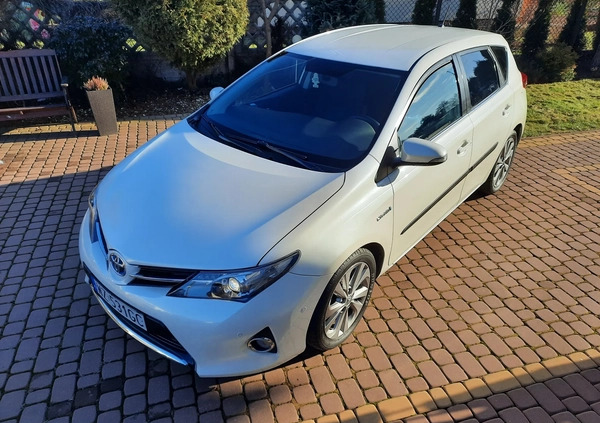 Toyota Auris cena 46000 przebieg: 104000, rok produkcji 2013 z Leszno małe 191
